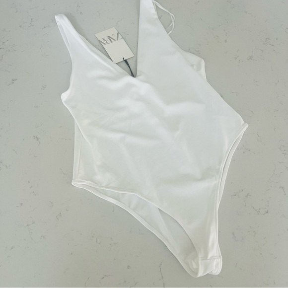 Zara Tops - Zara v neck bodysuit